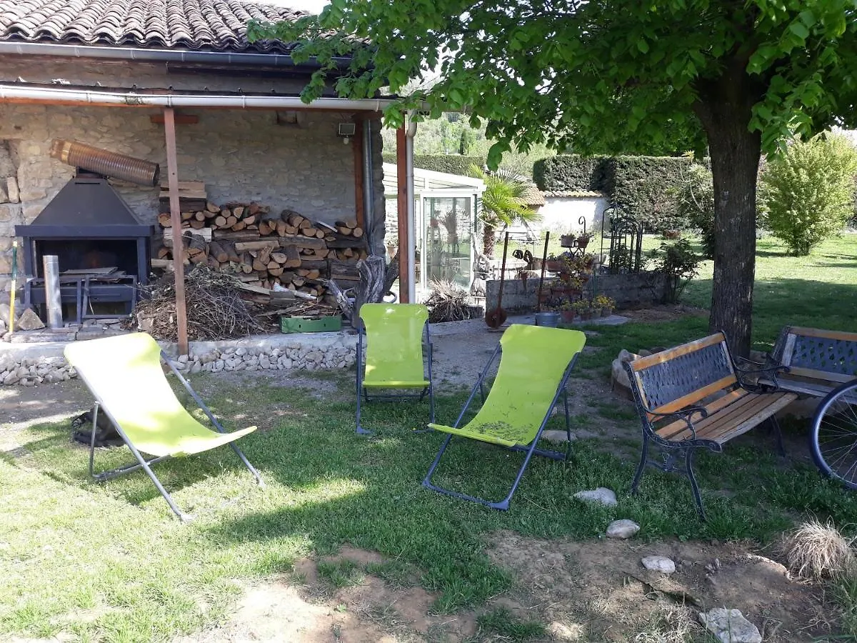 Appartement Un jardin sur la colline à Claveyson Séjour chez l'habitant