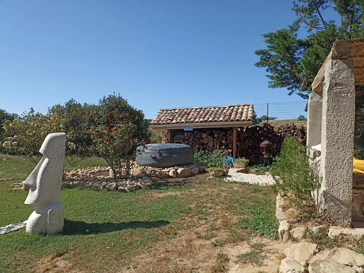Séjour chez l'habitant Appartement Un jardin sur la colline à Claveyson