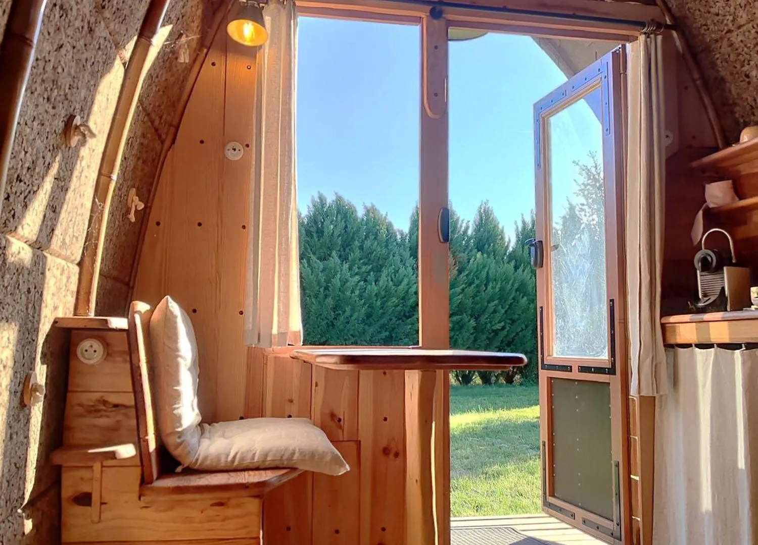 Homestay Un Jardin Sur La Colline Apartment Claveyson France