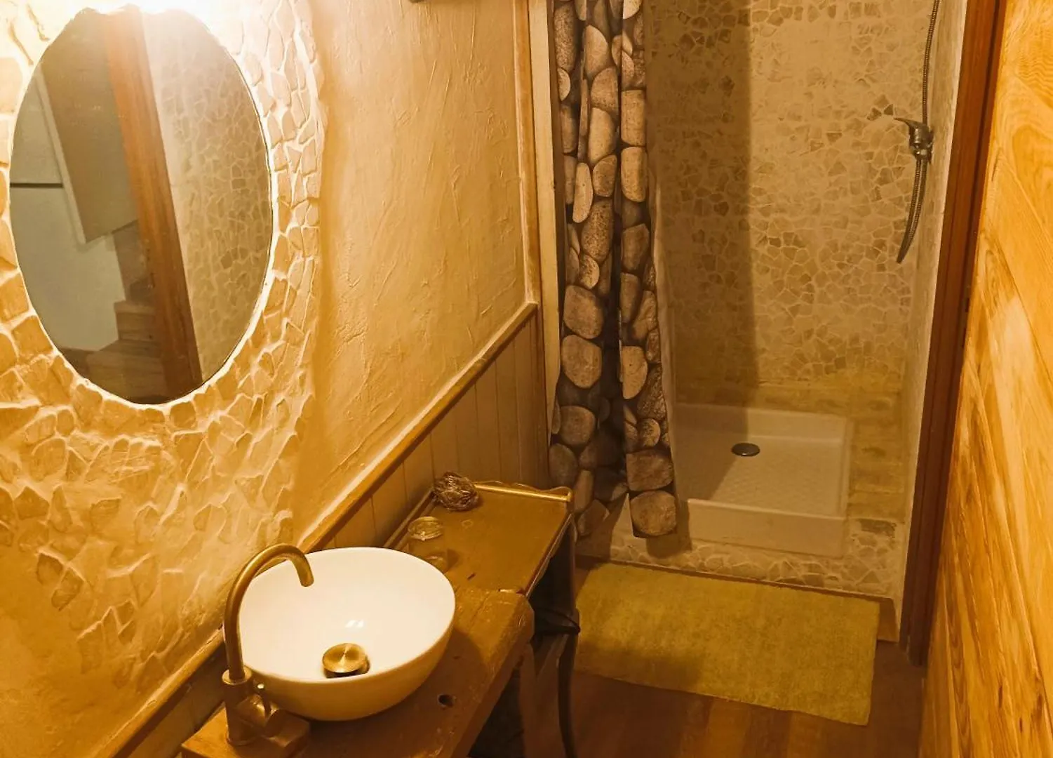 Séjour chez l'habitant Appartement Un jardin sur la colline à Claveyson