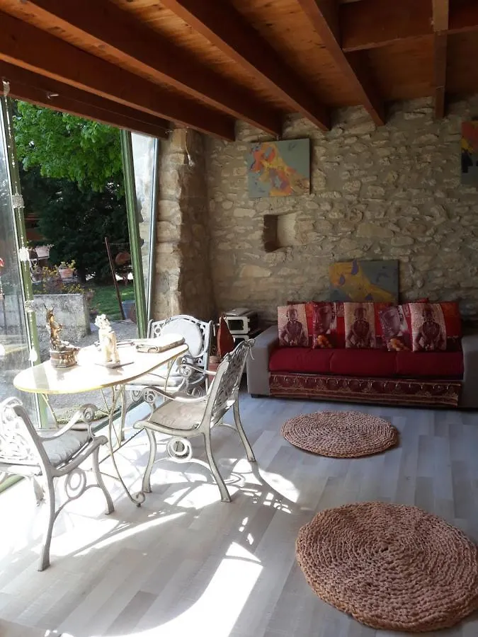 Homestay Un Jardin Sur La Colline Apartment Claveyson